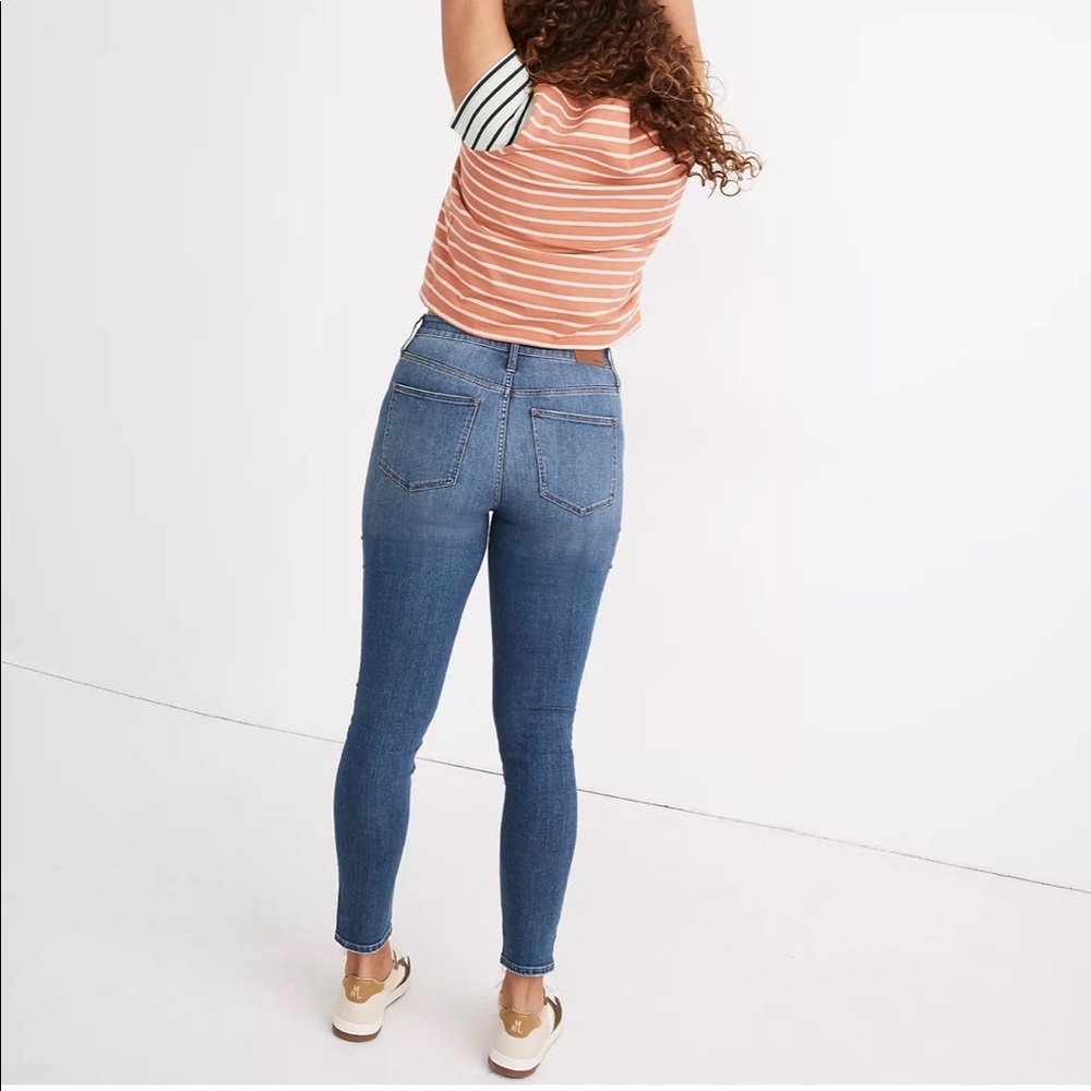 Petite Curvy High Rise Skinny Crop Jean in Lander Wash